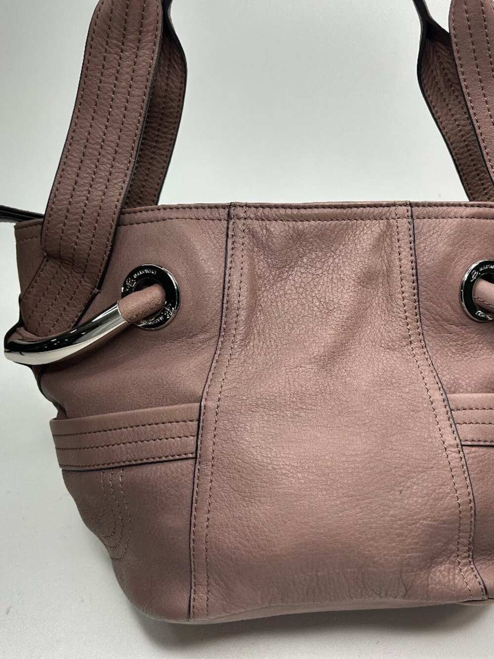 ~B MAKOWSKY Brown Leather Shoulder Bag w/Grommets and Side Pockets